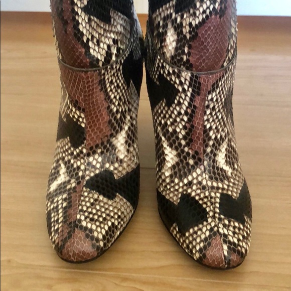 Valentino Garavani knee-high pull-on python leather boots - Picture 6 of 8